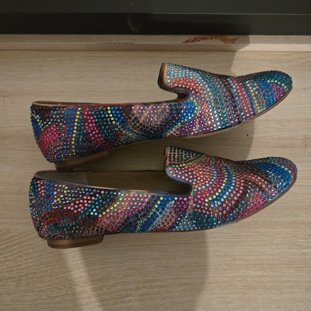 Steve Madden Blue and Red Flats with Vibrant Design - Picture 3 of 7